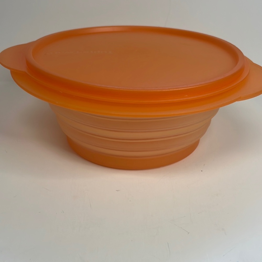 Tupperware Bowl Flat Out Collapsible Food Storage Serving Orange 4 Cup NWT